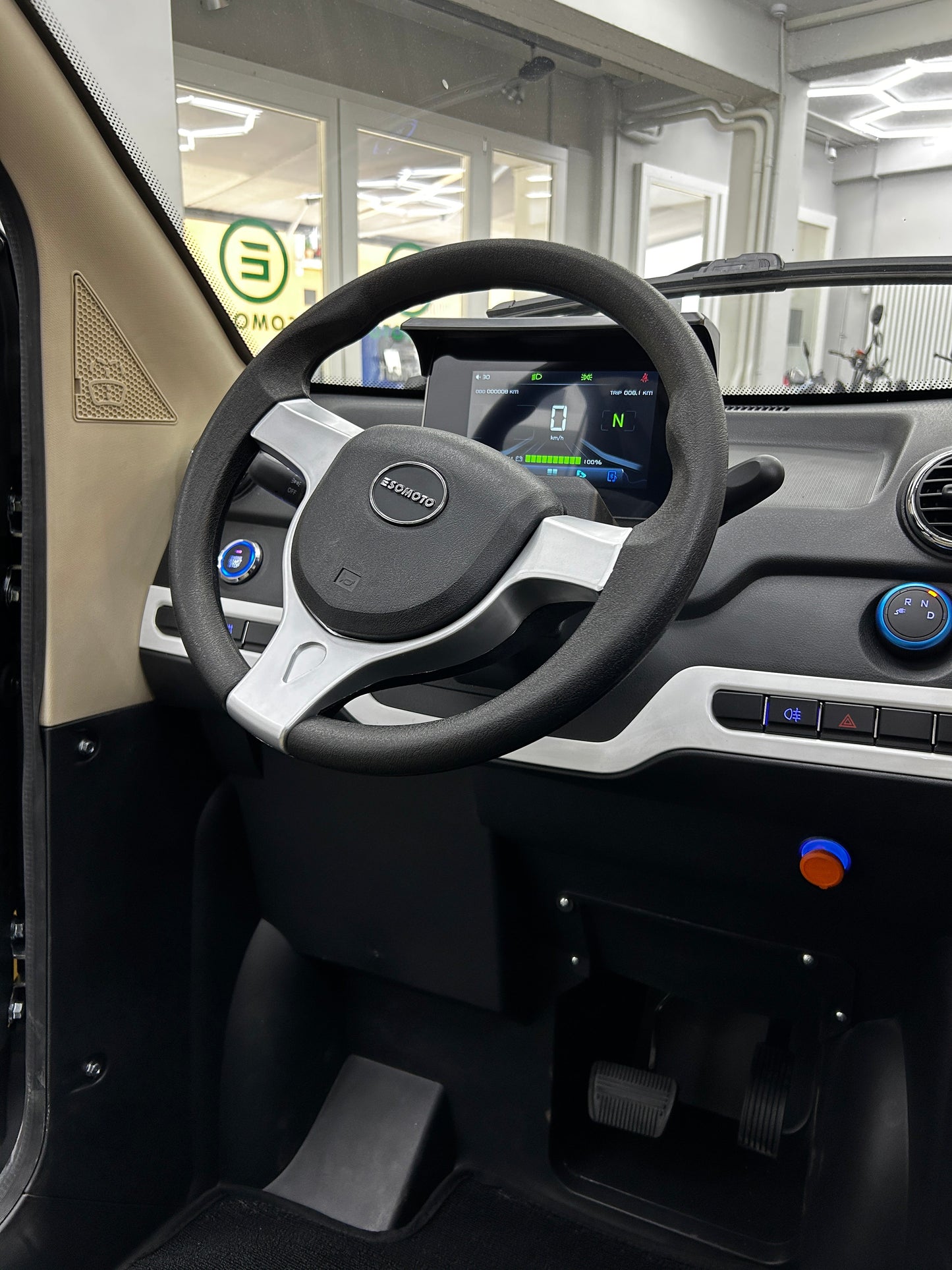 Esomoto I-Tango Elektromobil [Lenkrad]