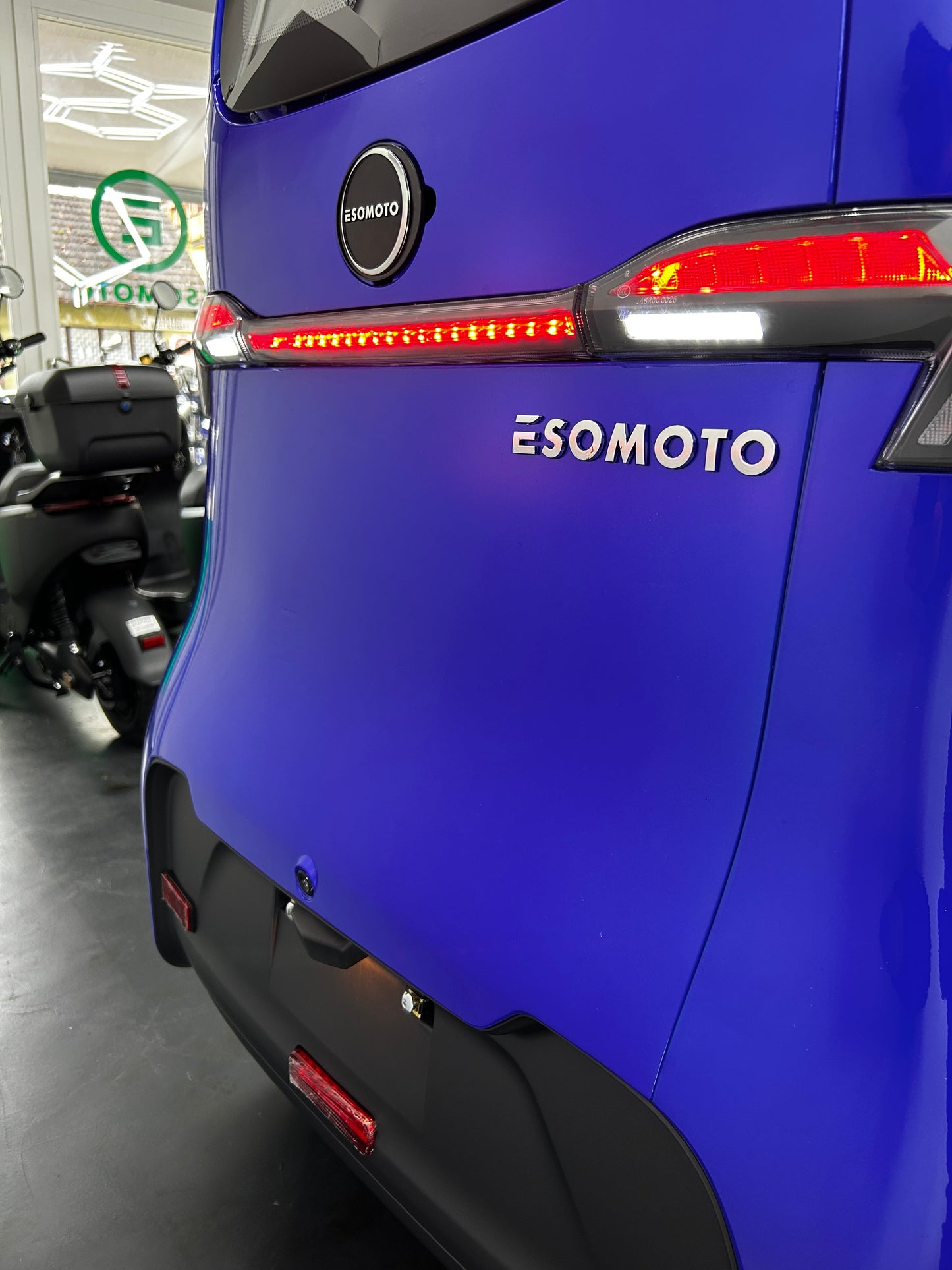 Esomoto I-Tango Elektromobil [Lenkrad]