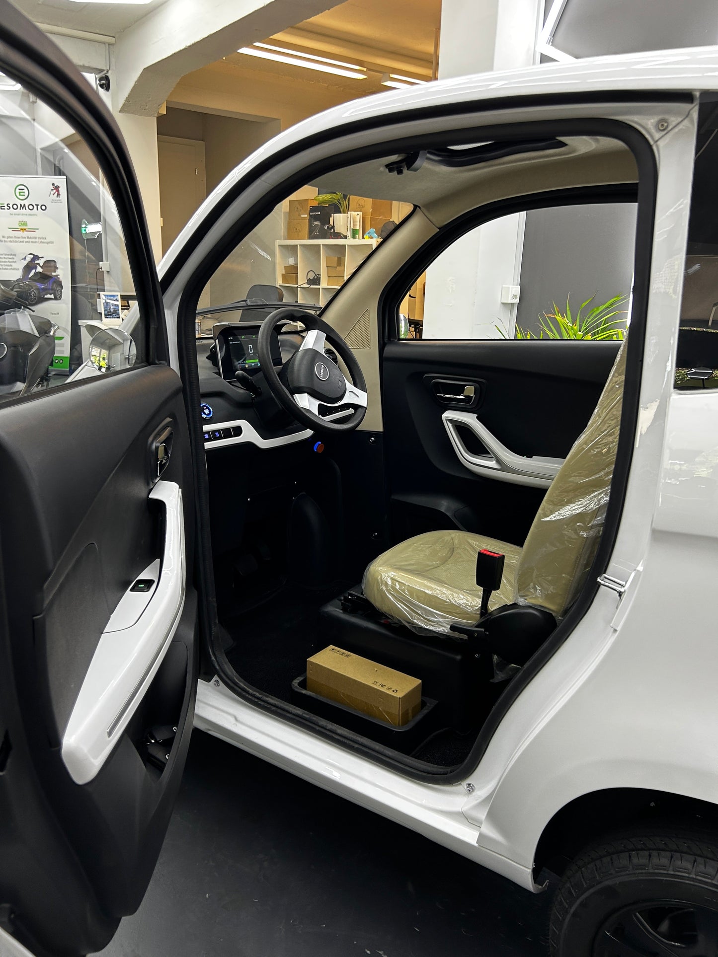 Esomoto I-Tango Elektromobil [Lenkrad]